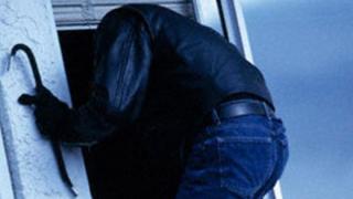 Злодей нахлу посред нощ в дома на старци в Горно Абланово и стана страшно
