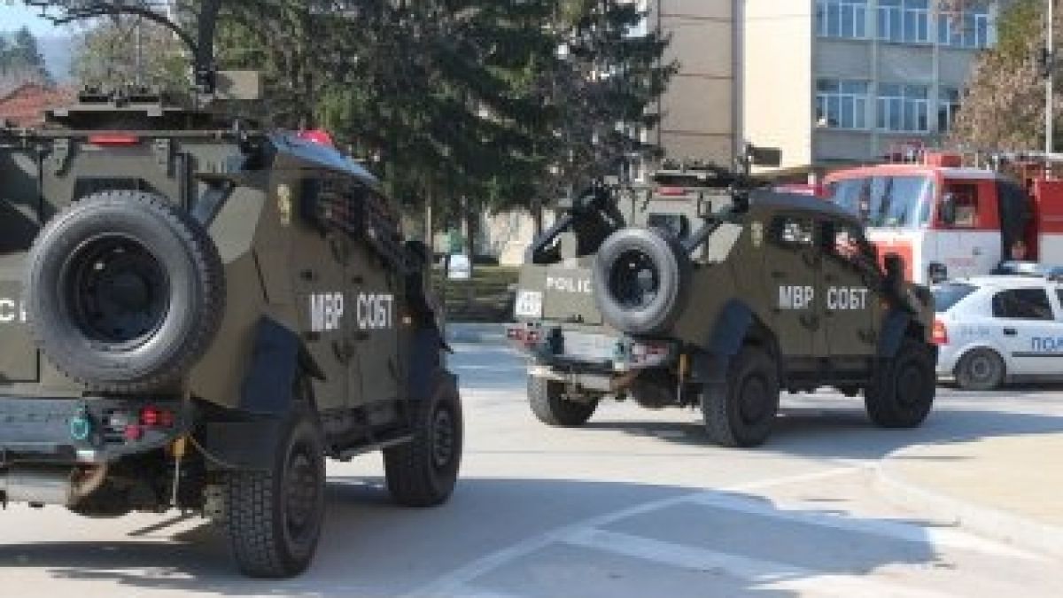 И екип на СОБТ се изсипа в столичния квартал "Младост" 