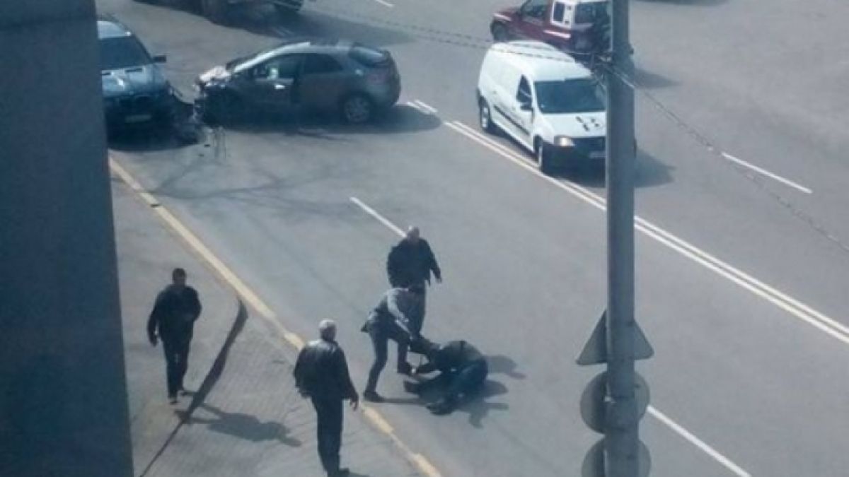 Обезумял пловдивчанин преследва автомобил из целия град, наряза лицето на шофьора с нож
