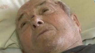 Баба Станка и дядо Иван разказаха през сълзи какво им е сторил злодеят, който нахлу в дома им по тъмна доба (ВИДЕО)
