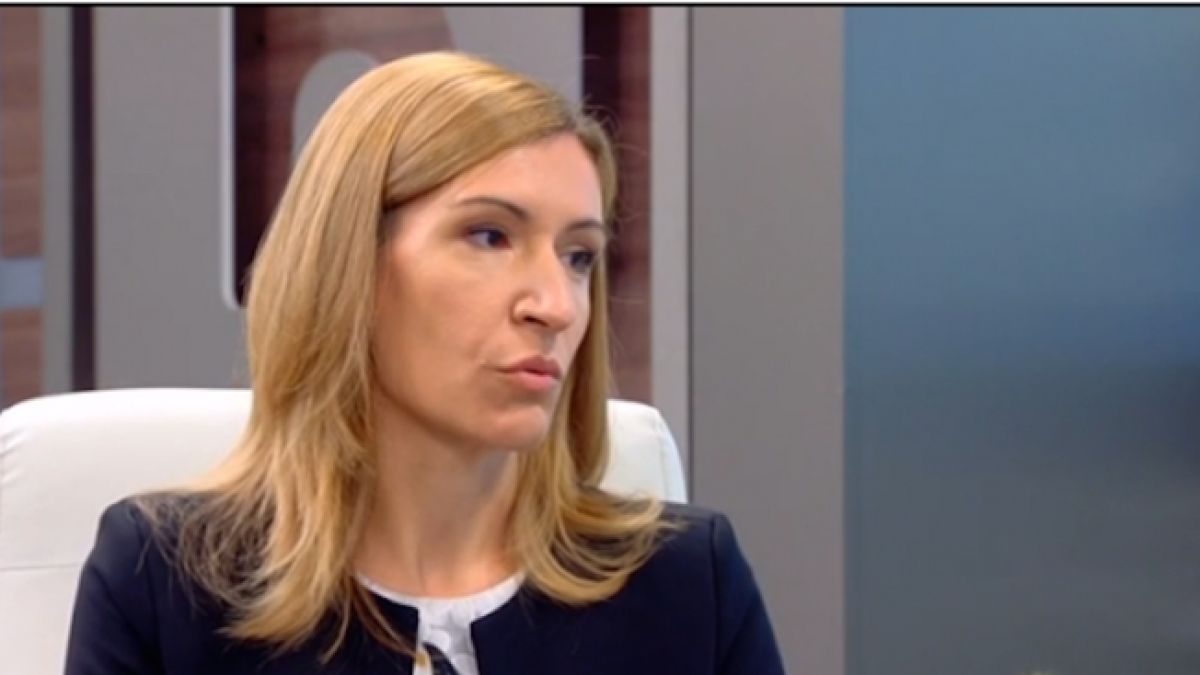 Ангелкова се изнерви: Не разбирам защо цяло лято се говори само за Слънчев бряг