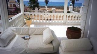 Ето къде Цеца Величкович обича да изложи на слънце морно тяло (СНИМКИ)