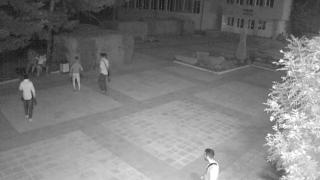 Цигани пребиха зверски двама в с.Победа, ромите млатят беззащитните младежи, паднали на земята (СНИМКИ/ВИДЕО)