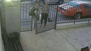 Тези "модерни" момичета подлудиха собственици на обекти в Китен и накрая станаха за резил заради бански и хавлия