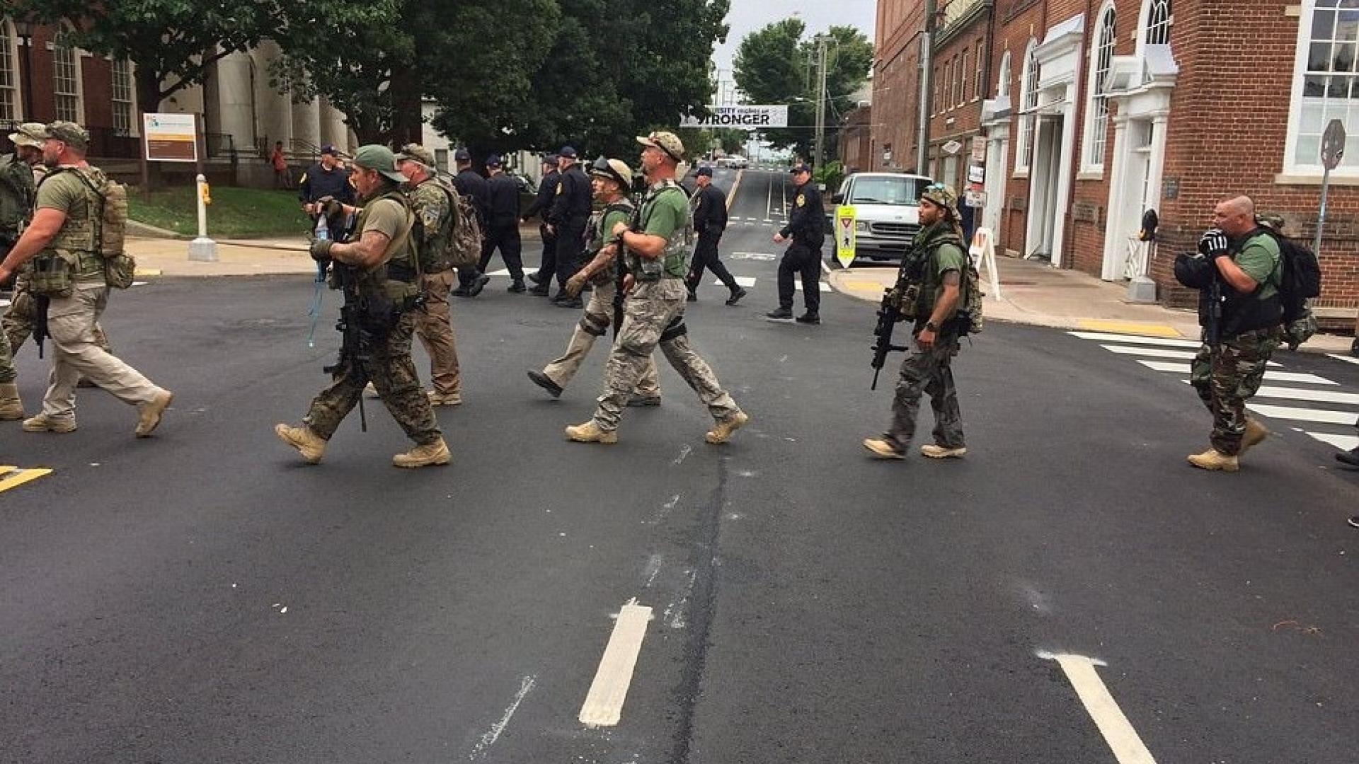 НА ЖИВО: Сблъсъци между крайнодесни и антирасисти окървавиха Вирджиния, кола се заби в протестиращите (СНИМКИ/ВИДЕО 18+)
