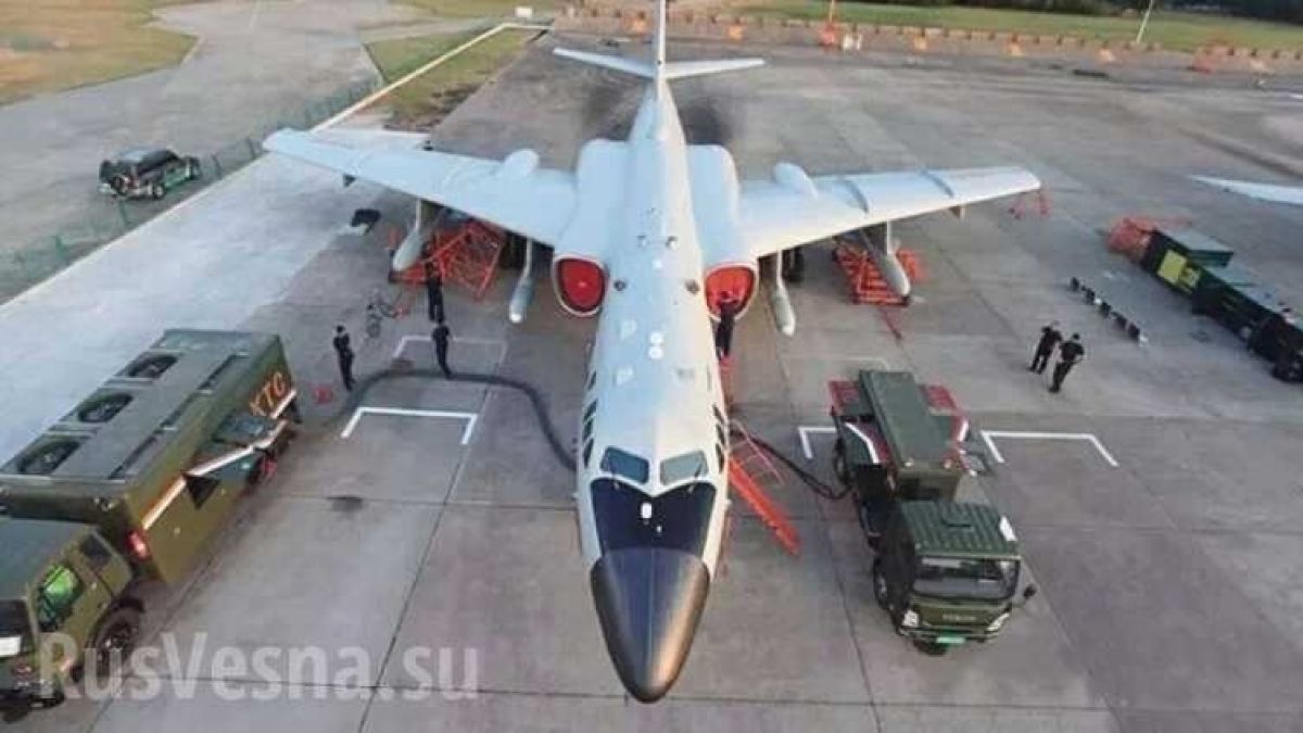Появи се СНИМКА на нов китайски бомбардировач с крилати ракети