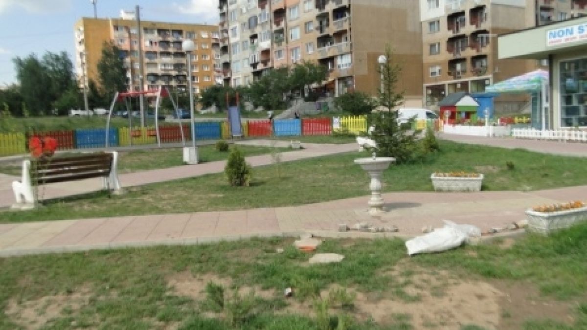Съседи за ужаса в Перник: Симона родила вкъщи, майка й Ваня асистирала, бебето метнато от 7-ия етаж