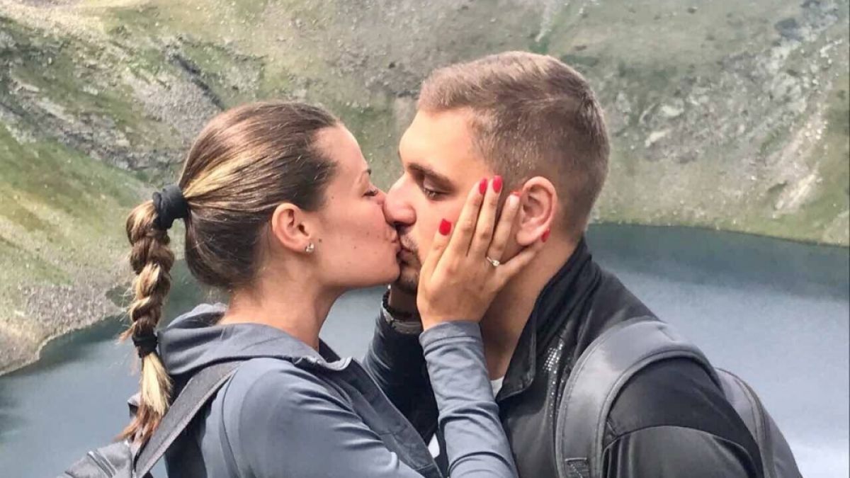 Звезда от Music Idol качи приятелката си на рилските езера и падна в краката й (СНИМКИ)