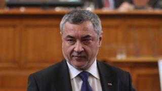 Световни звезди треперят от Валери Симеонов, не искат да идват в България!