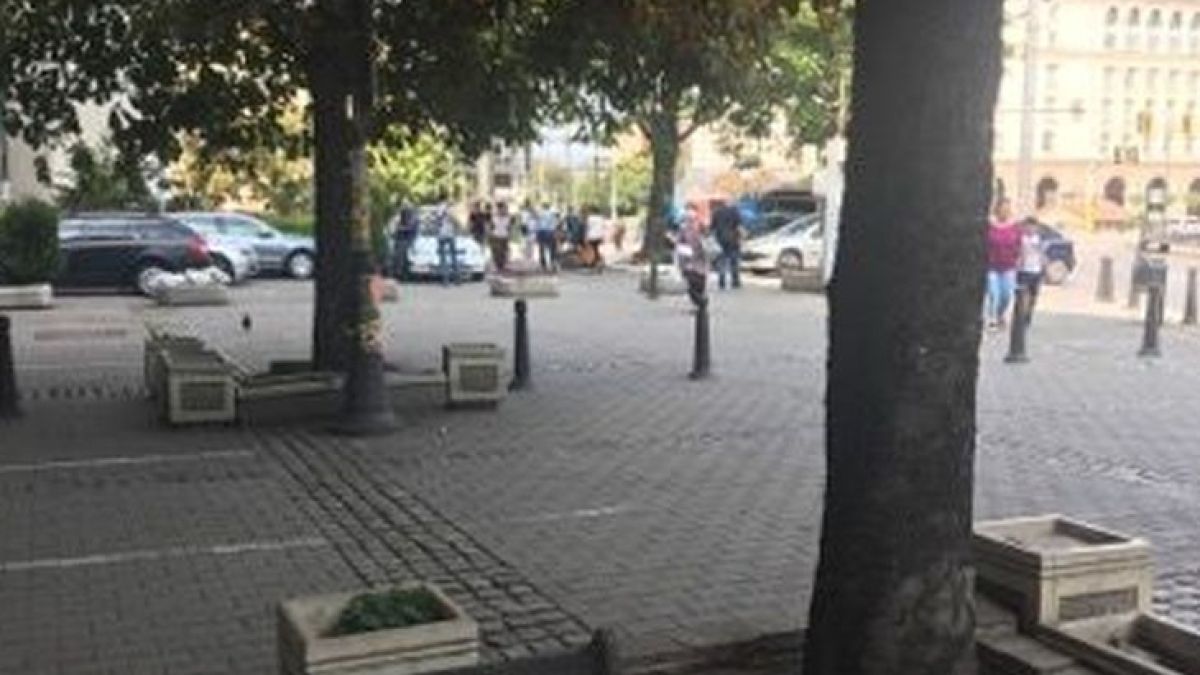 Само в БЛИЦ! Пълен цирк! "Баронеса" вика министъра на здравеопазването насред София (СНИМКИ)