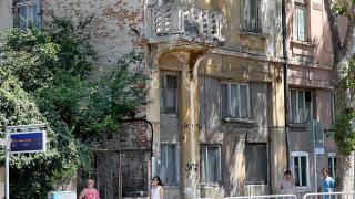 Голяма бомба със закъснител цъка на оживен пловдивски булевард (СНИМКИ)
