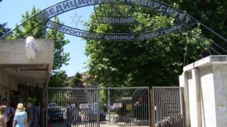 От пловдивската болница потопиха в скръб родителите на момчето, което осъмна в кома, след като брат му обърна "Пежо" в лозе