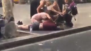 Покъртителни подробности за ужаса в Барселона! Шофьорът карал на зиг-заг с 80 км/ч, за да нацели повече хора, терористите са трима, държат заложници (СНИМКИ/ВИДЕО 18+)