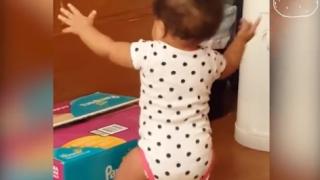 Това ВИДЕО с танца на малко бебче обиколи целия свят, ще ви накара да се усмихвате от умиление 