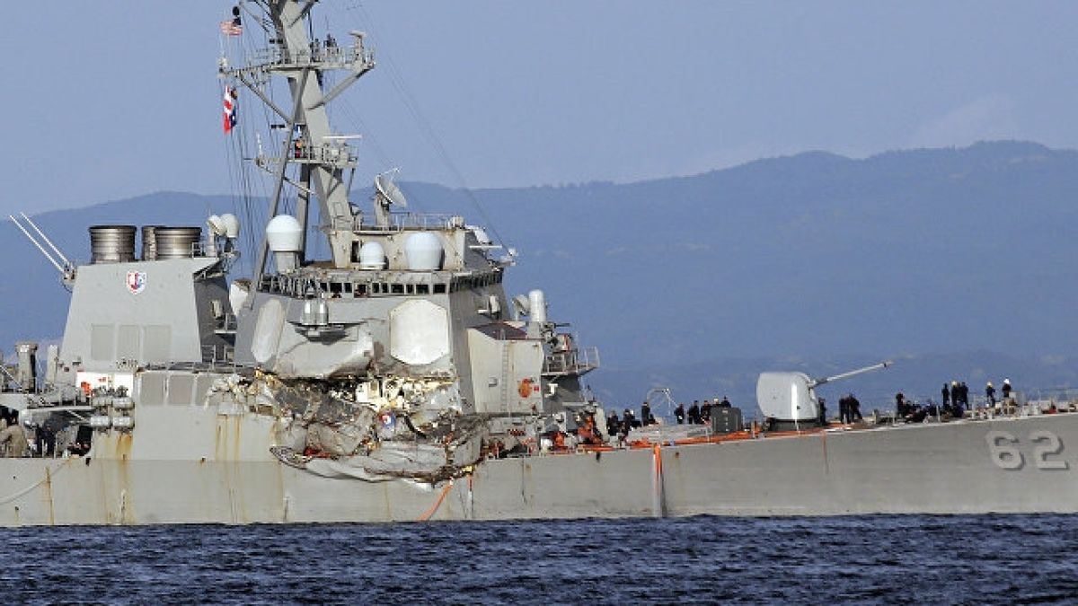 Military.com: Командването на разрушителя Fitzgerald е уволнено след гибелта на 7 матроси