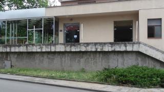 Брутално меле в "кървавия бар" на Ники Турчето, млатили се заради тази красива брюнетка (СНИМКА)