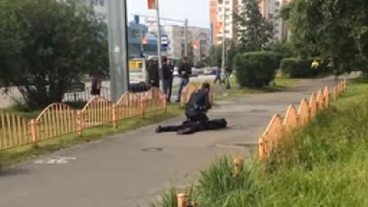 Кървава баня и в Русия! Мъж кла наред хора в Сургут, имал и съучастници (СНИМКИ/ВИДЕО)