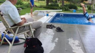 94-годишен дядо загуби своята любима след битка с рака, но това, което направи после, ще ви разтрепери (СНИМКИ/ВИДЕО)