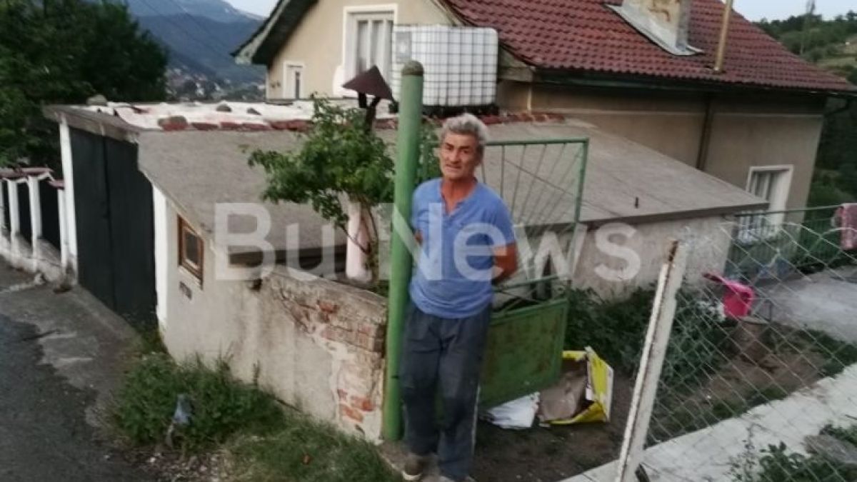 Гнусотия заля Врачанско! Самотният Румен, който гледа 9-те си деца, вмириса цяло село с фекалии, не се диша!