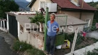 Гнусотия заля Врачанско! Самотният Румен, който гледа 9-те си деца, вмириса цяло село с фекалии, не се диша!