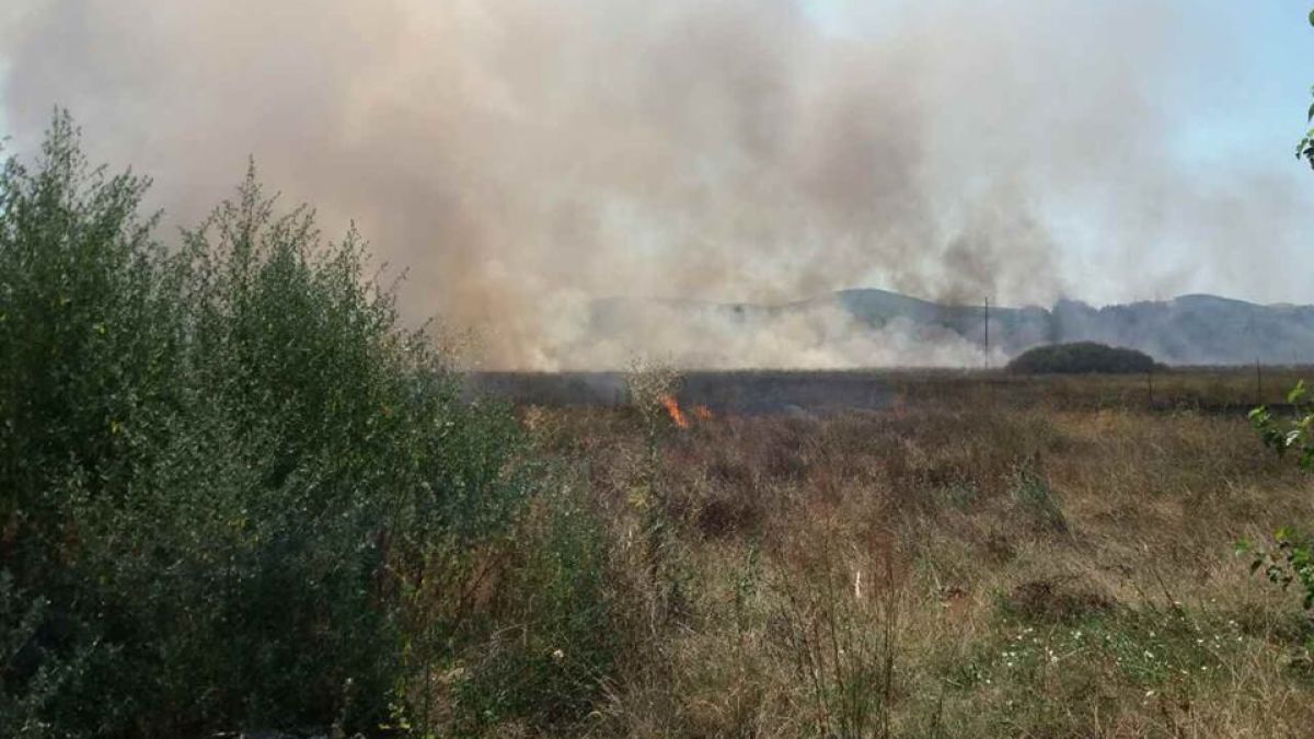 Извънредно в БЛИЦ: Първи СНИМКИ от огнения ад в царския град Баня