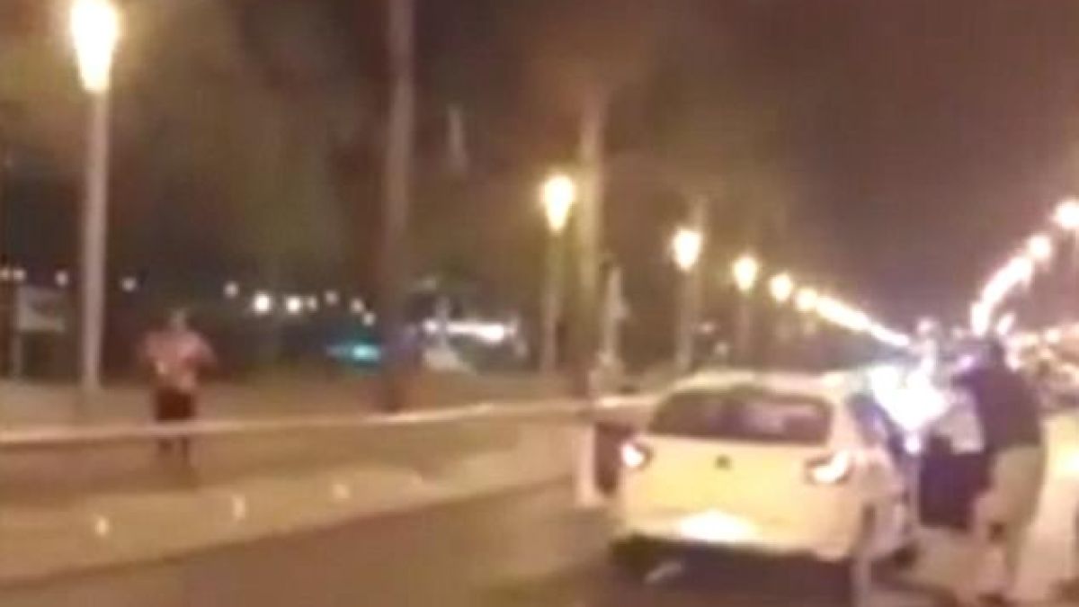 Полицаят герой, който сам очисти четиримата касапи от Камбрилс, бил обучаван в спец частите La Legion