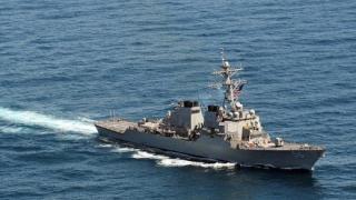 Появи се ВИДЕО, запечатало повредата на американския ескадрен миноносец "Джон Маккейн", след сблъсъка с танкера 