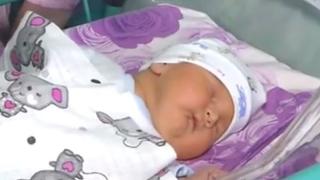 Във Варна се роди бебето-рекордьор Орлин