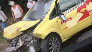 Първи СНИМКИ от зверското автомеле с такси край Златни пясъци