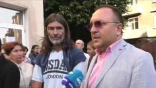 Родители и ученици от СМГ пак протестират срещу уволнението на учителка