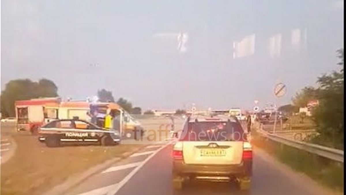 Тежка катастрофа на изхода на Пловдив! Мерцедес изхвърча в дълбок канал (СНИМКИ)