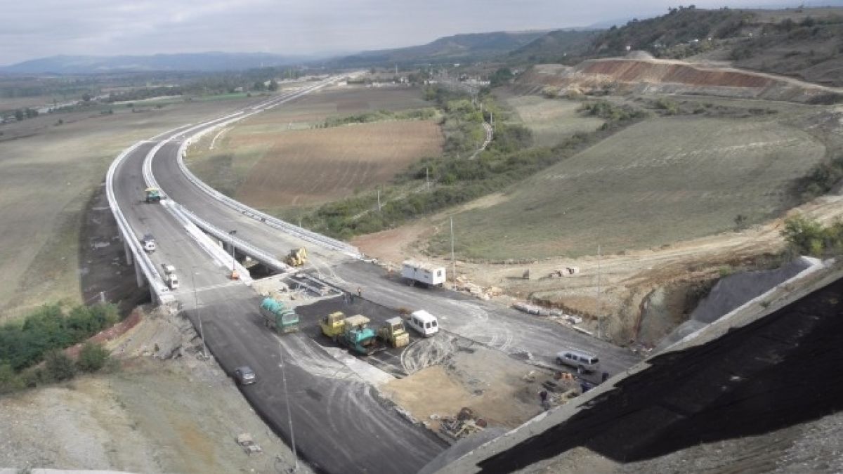 Огради за птици и подлези за влечуги по магистрала "Струма" през Кресненското дефиле