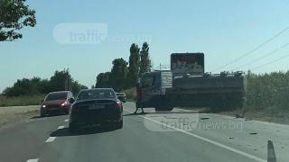Пикап направи на хармоника автомобил на Околовръстното на Пловдив (СНИМКИ)