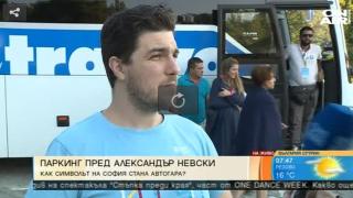 Столичани алармират: Превърна ли се площадът около "Александър Невски" в паркинг? 