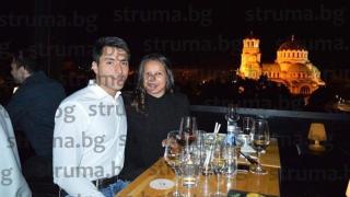 Всички говорят за уникалния начин, по който шампионът по борба Валентин предложи брак на половинката си (СНИМКИ)