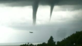 Големи смерчове докоснаха Черно море (ВИДЕО)