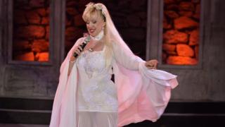 Сашка Васева се изложи с гръм и трясък на "Пирин фолк", сполетя я и нещастие! (СНИМКИ)