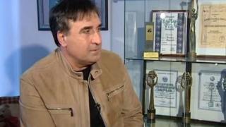 Веселин Маринов ридае безутешно! Разказа през сълзи спомени от Тончо Русев и последните думи на баща си