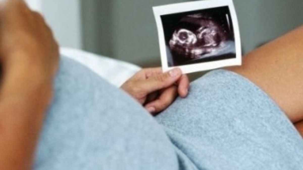 Тя мислеше, че вече е в менопауза, но после роди, ето го бебето
