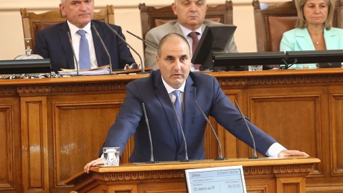 Цветан Цветанов се извини на президента Радев от името на ПГ на ГЕРБ!