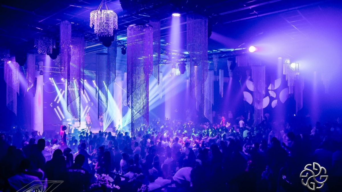  Megami Club - Hotel Marinela с грандиозно откриване