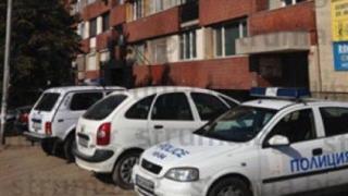 Екшън в Дупница: Арестуваха бивш военен, полицаи откриха оръжеен склад и ценни монети в дома му