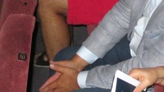 Депутат се появи на пленума на БСП като от плаж, заседава по джапанки и шорти (СНИМКИ)