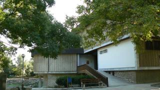 Да хвърляш бисери на свинете: Дарили антика на Музея на мозайките, за да събира прах в мазето 8 години!?