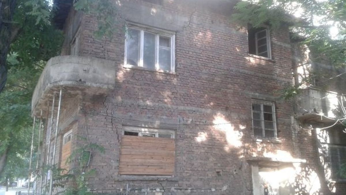 Къща убиец дебне в Пловдив (СНИМКИ)