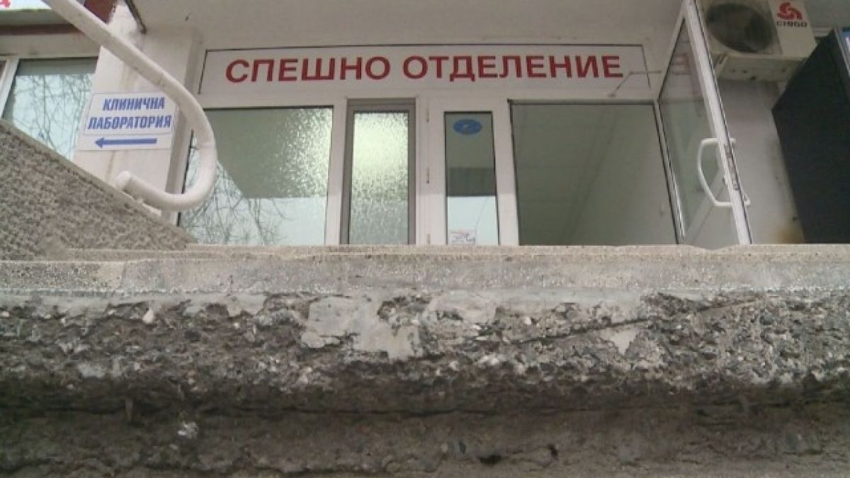 Екшън в Пловдив: Млад баща хвана за гушата медсестра и я преби зверски