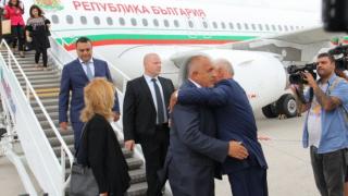 Борисов вече е в Гърция, посрещнаха го с прегръдки