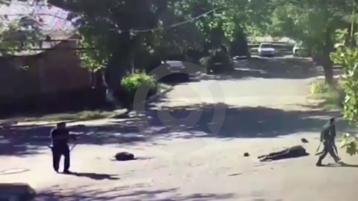 Дагестанските спецслужби застреляха като куче терориста Валид Моцаев и го прегазиха с кола, преди да издъхне (ВИДЕО 18+)