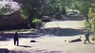 Дагестанските спецслужби застреляха като куче терориста Валид Моцаев и го прегазиха с кола, преди да издъхне (ВИДЕО 18+)