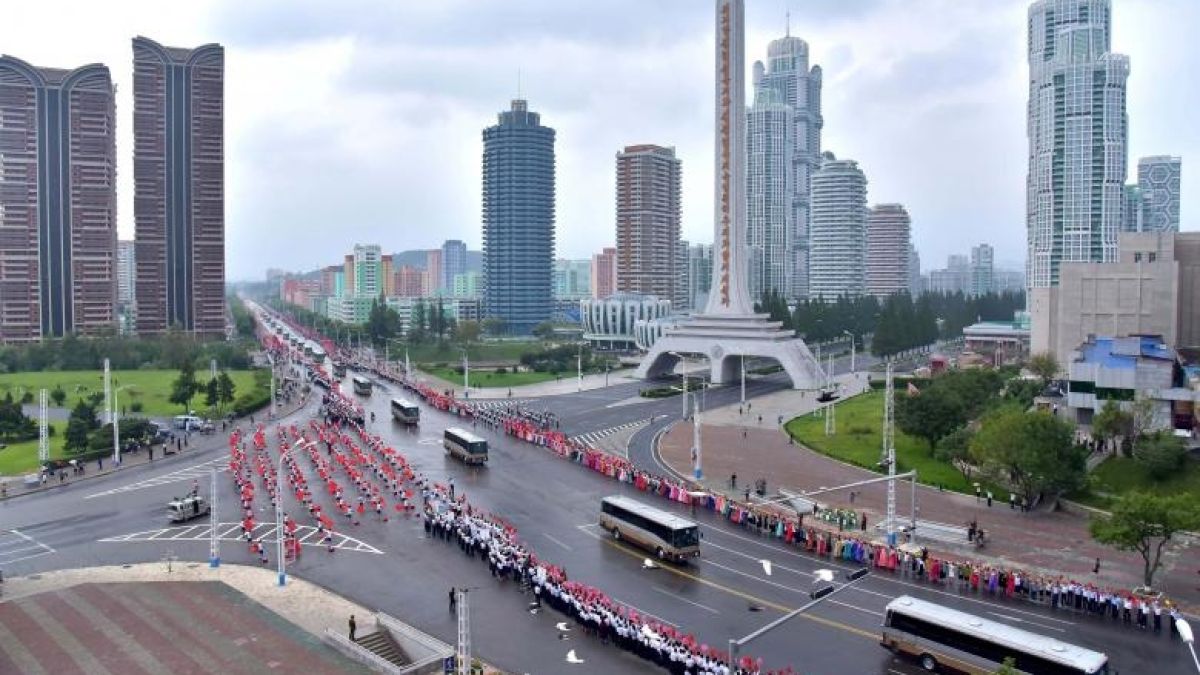 Пхенян ликува на пищен митинг в чест на най-мощния ядрен опит (СНИМКИ)